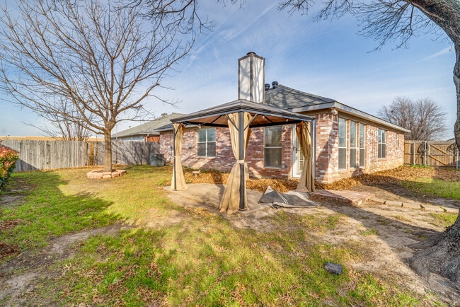 Building Photo - 3625 Garden Springs Dr