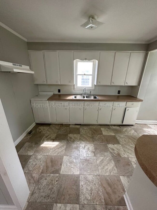 Building Photo - 720 W Twenty-Sixth St