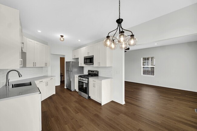 Building Photo - 2325 Summerlin Dr