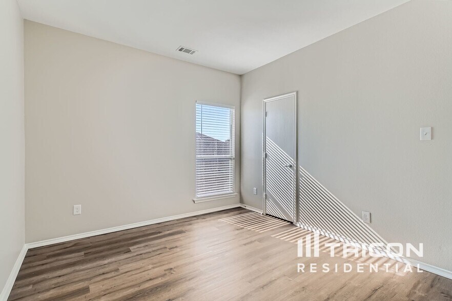 Building Photo - 1216 Juniper Ln