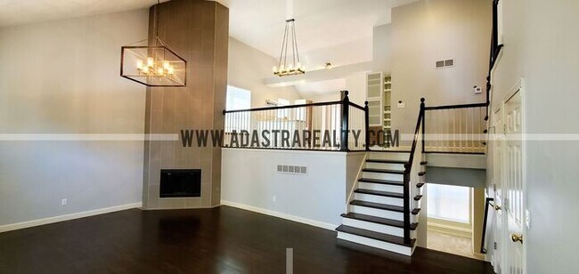 Building Photo - Gorgeous Updated Home in Blue Valley, South Overland Park-Available in APRIL!!