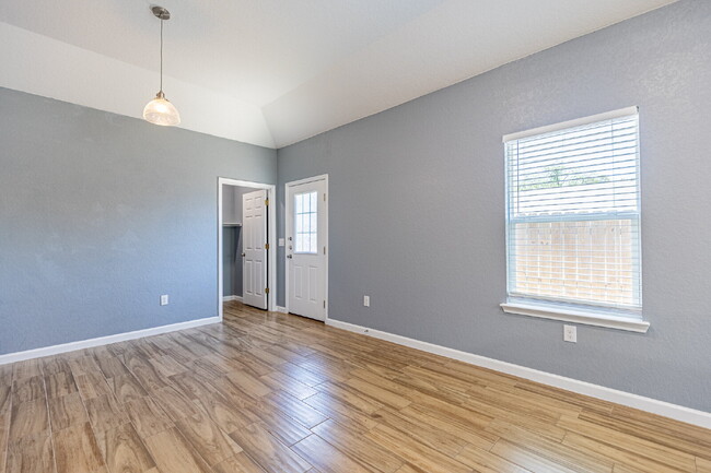 Building Photo - 479 Corliss