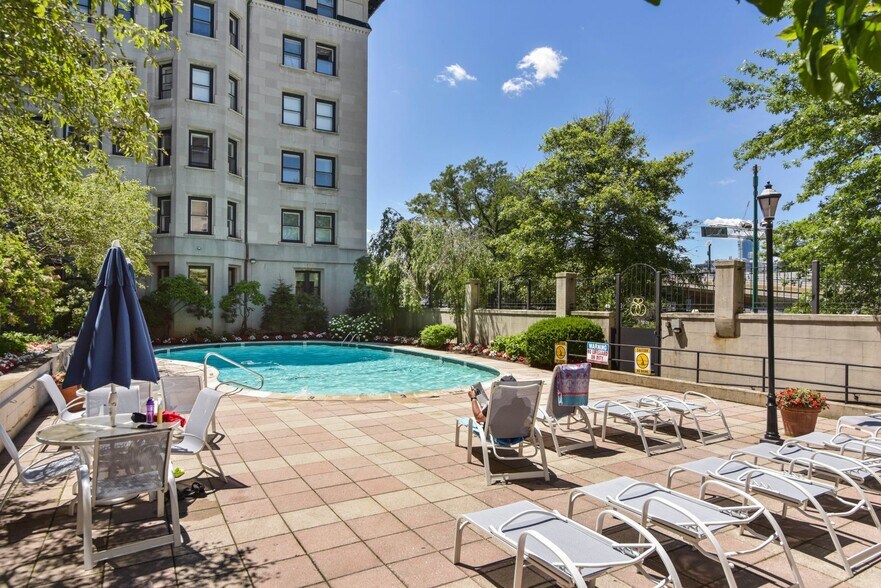 Building Photo - 416 Commonwealth Ave