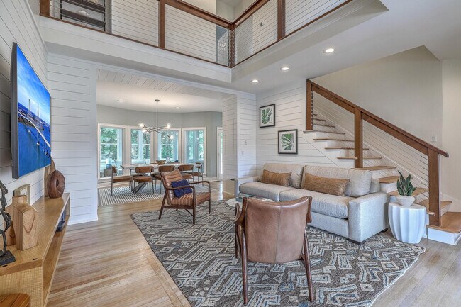 Building Photo - 1 Live Oak Dr