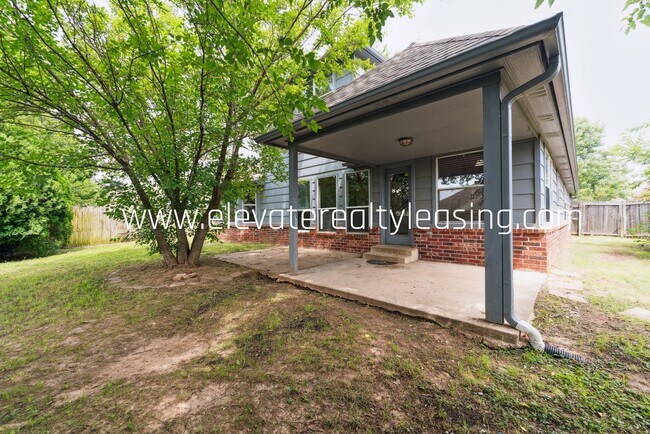 Building Photo - 1305 W Quincy St