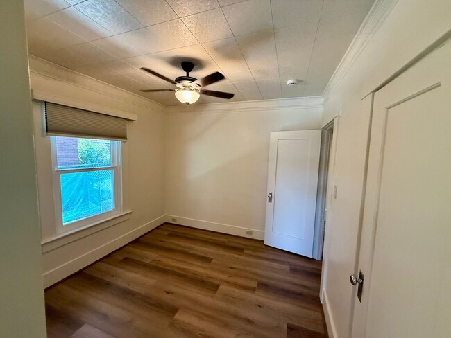Building Photo - 2 Bedroom 2 Bath Brick Charmer in NW Reno