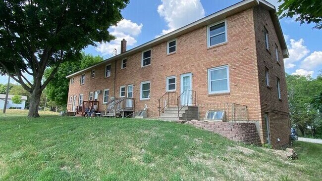 Building Photo - 8551 Elm St