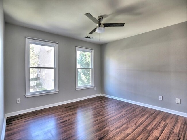 Building Photo - 975 Odessa Dr