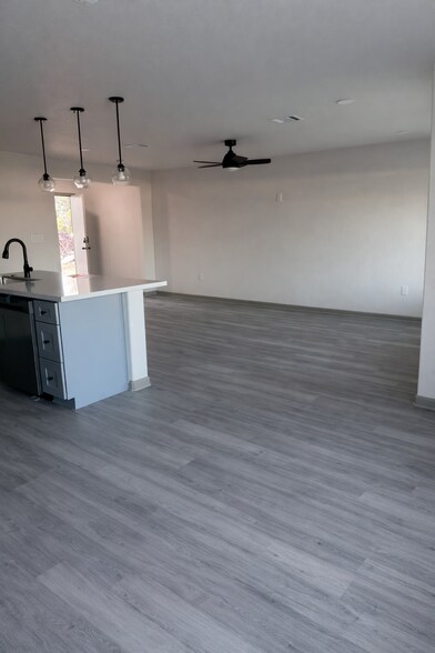 Building Photo - 15565 Kurt Dr