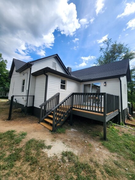 Building Photo - 1828 Maxton Ave