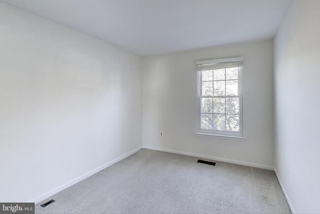 Building Photo - 17505 Longview Ln