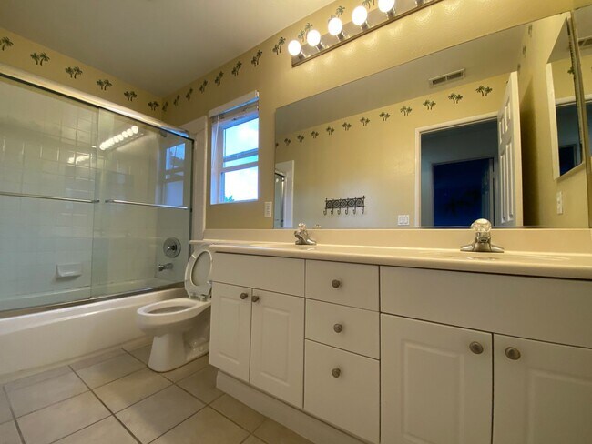 Building Photo - Desirable 5br3 car garage executive home b...