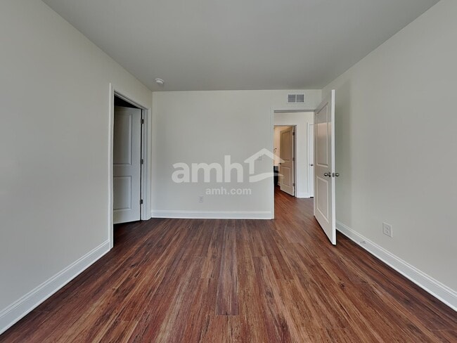 Building Photo - 623 Rivermist Dr