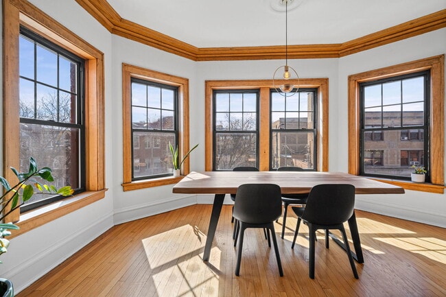 Building Photo - 1474 W Foster Ave