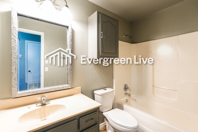 Building Photo - 1212 East Canton St S