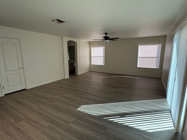 Building Photo - Chandler Home 3 bed - 2 1/2 bath with Loft...