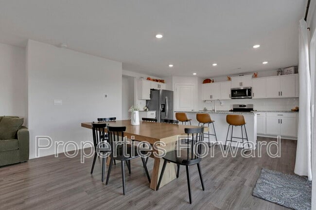 Building Photo - 11 Walnut St