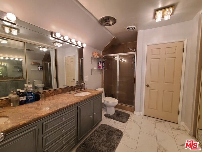 Building Photo - 933 Hilgard Ave