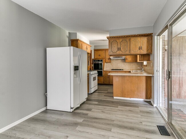 Building Photo - 4405 N Chapman Ave