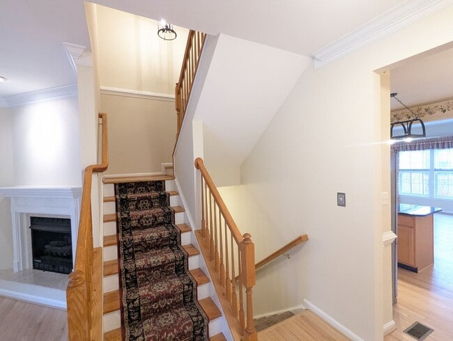 Building Photo - Townhouse in Spring Ridge community - OAKDALE school district - available before the holidays!