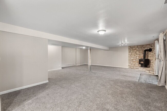 Building Photo - 4875 Garden Trail