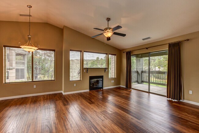 Building Photo - Beautiful 3 Bed, 2 Bath Condo on the Hassaympa Golf Course!