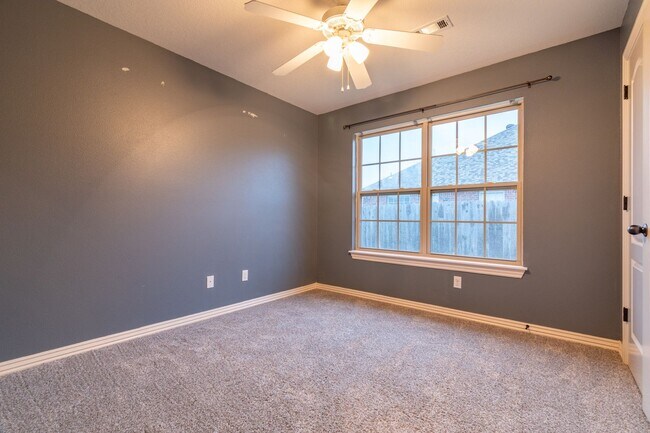 Building Photo - 4 Bedroom Brick home in Central Fayetteville!