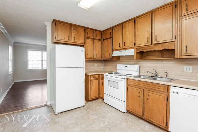 Building Photo - Enjoy one-level living in this 2 bedroom, ...