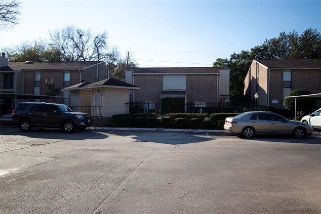 Building Photo - 2425 Augusta Dr