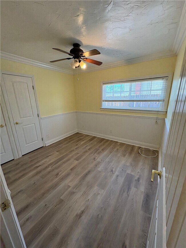 Building Photo - 2490 Michigan Dr