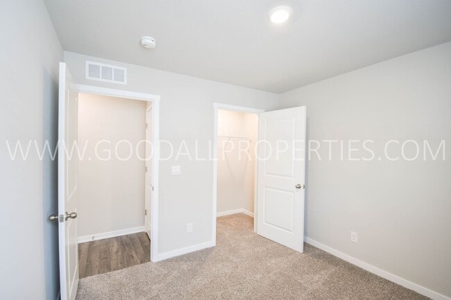 Building Photo - 4 Bedroom 3 Bath Ranch Finished Basement i...