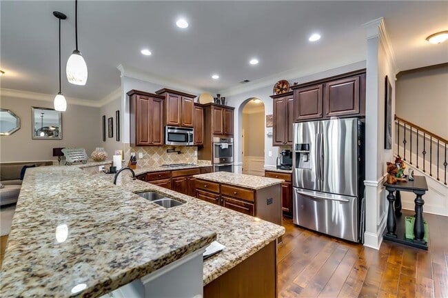 Building Photo - 2216 Golden Eagle Dr