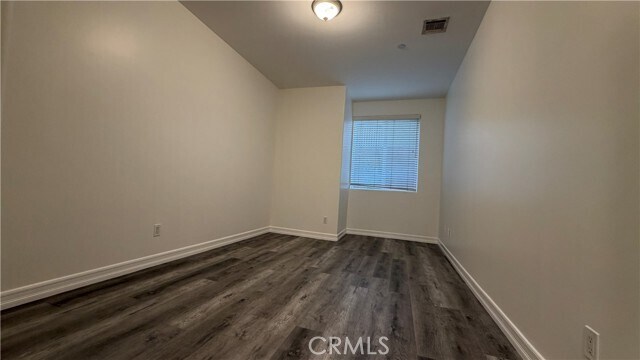 Building Photo - 414 E Valencia Ave