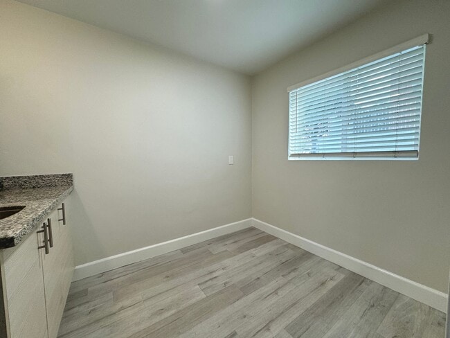 Building Photo - AVAILABLE NOW! LARGE STUDIO APARTMENT IN LA JOLLA!