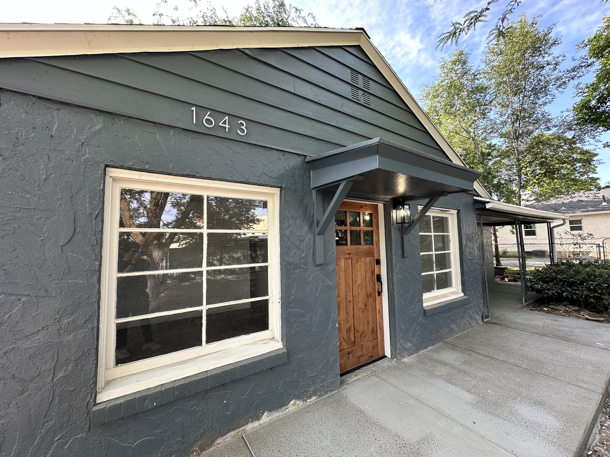 Building Photo - 1643 E Woodland Ave