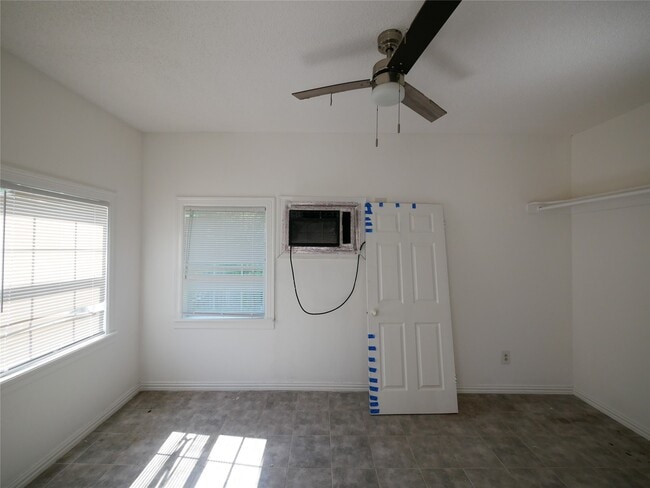 Building Photo - 6124 Goforth St