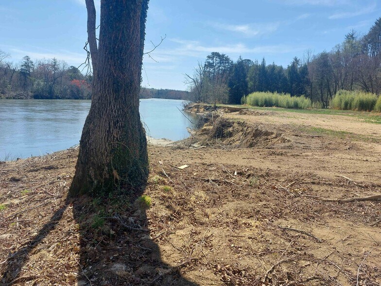 Open space near river - 33 Hoyt Rd