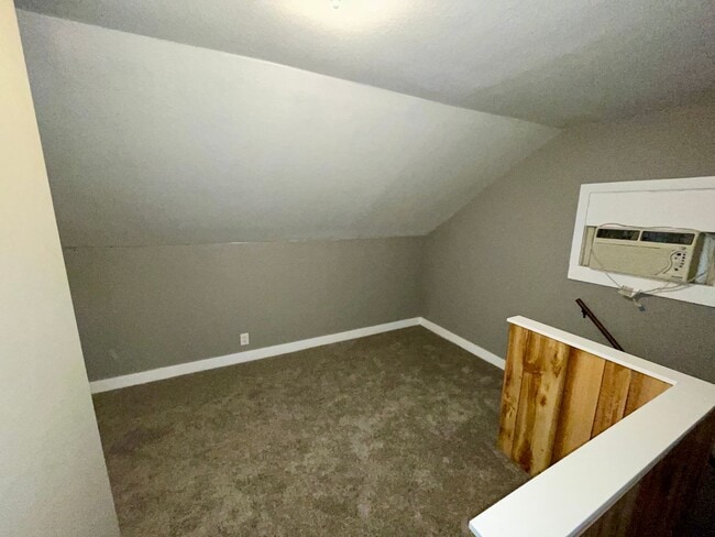 Building Photo - Charming Renovated 3-Bed, 2-Bath Home with Spacious Yard in Lincoln District