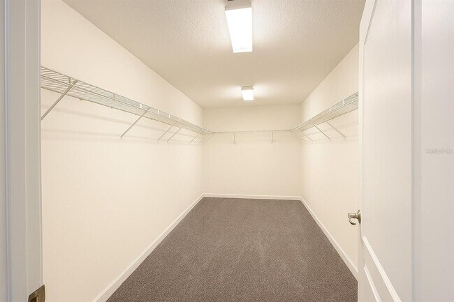 Building Photo - 2037 Lakeside Ave