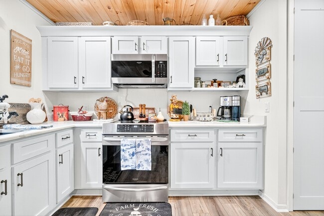 Building Photo - 401 Heritage Vlg