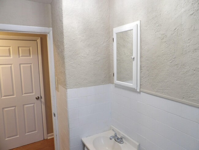 Building Photo - 146 Allnutt Dr