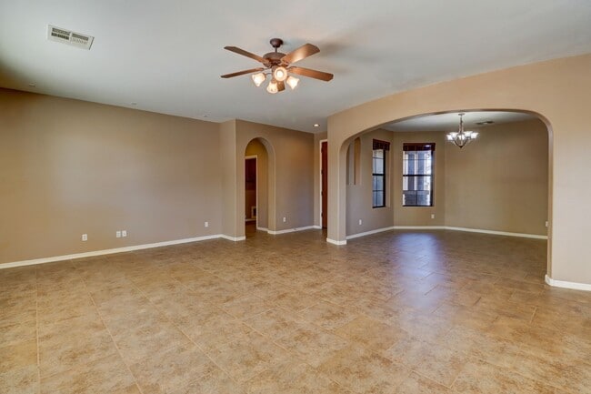 Building Photo - Beautiful 4 bedroom 2 bathroom home in Pre...