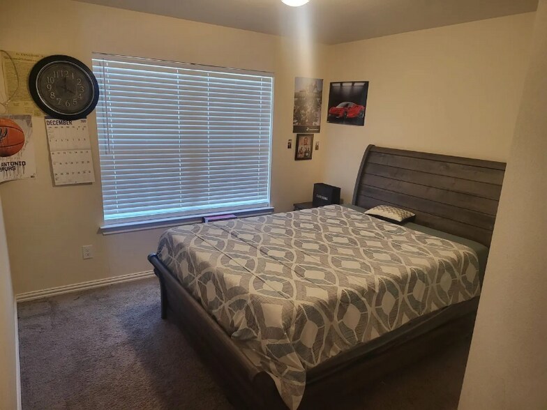 Building Photo - 4803 S Richwood Dr