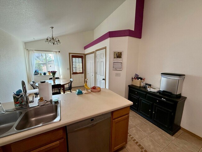 Building Photo - Pet-Friendly 2BR/2BA in Peaceful Canyon Creek Neighborhood