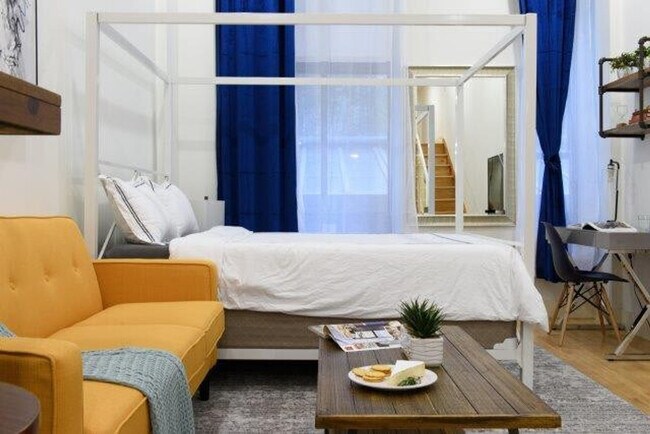 Building Photo - 244 E 75th St