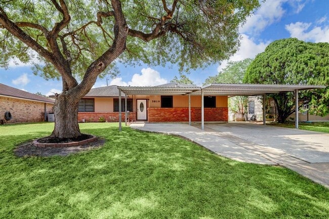 Primary Photo - 5819 Anaqua Dr
