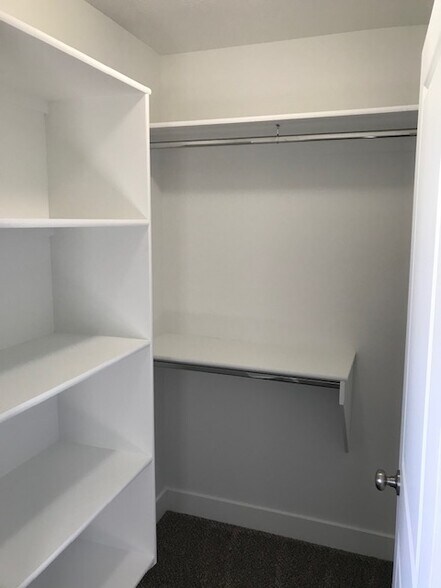 Bedroom 1 closet - 534 E Chubbuck Rd
