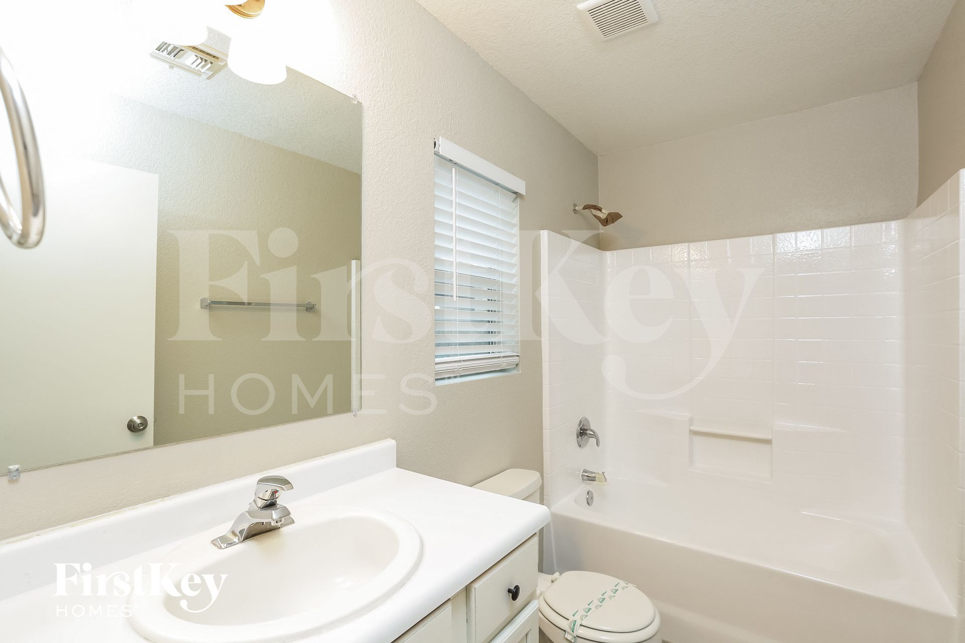 Building Photo - 8338 W Hughes Dr