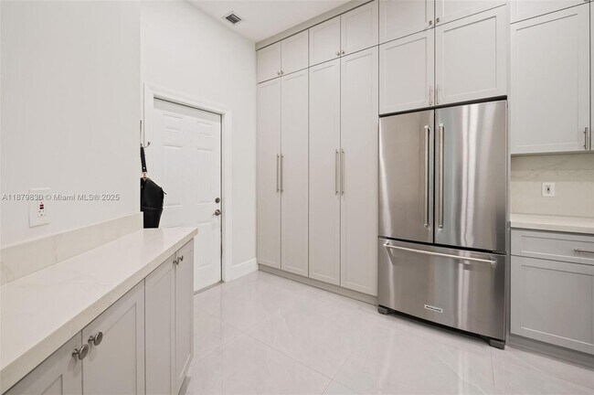 Building Photo - 3103 SW 140th Ave