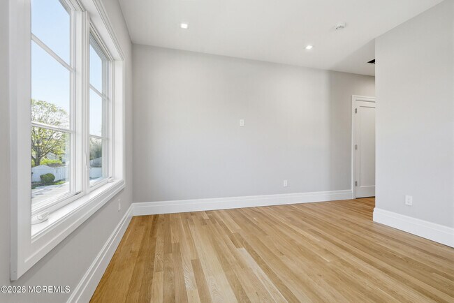 Building Photo - 84 Cooper Ave